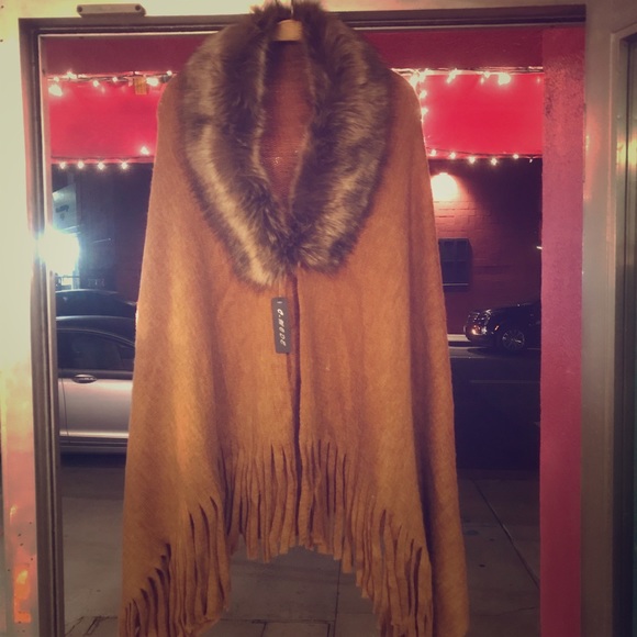 Casual long PANCHO Fringe trim, faux fur neckline - Picture 3 of 3